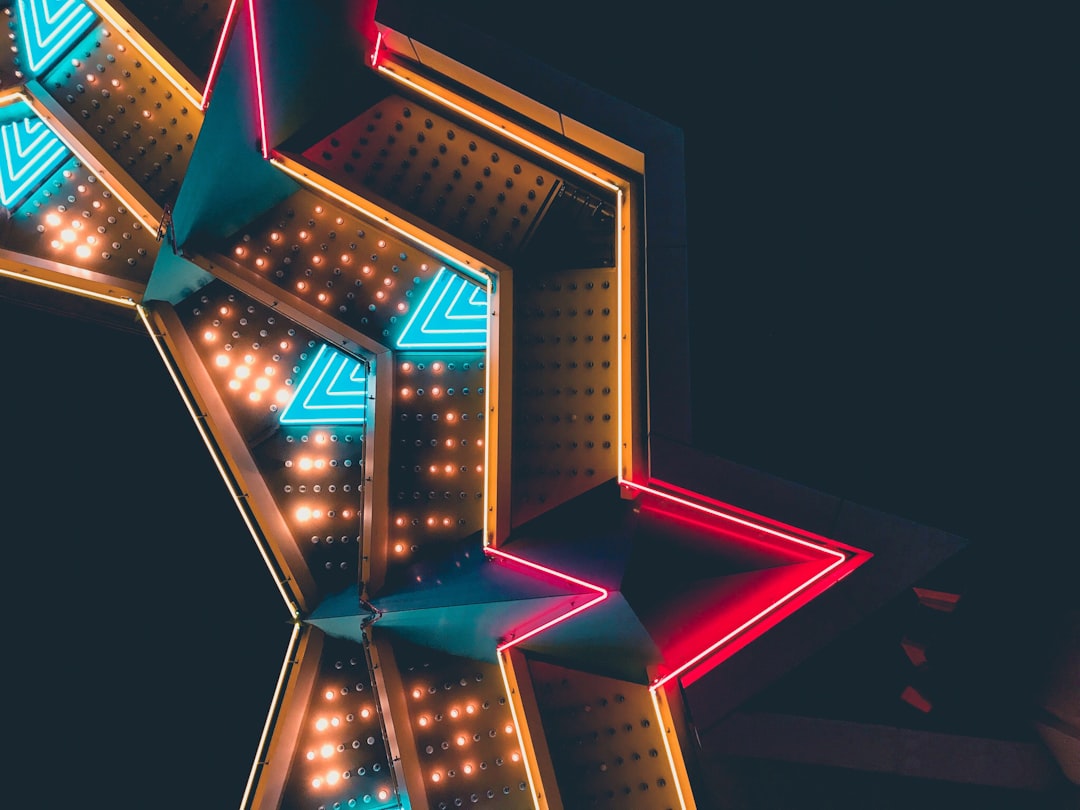 Kā izmantot STAR metodi, lai strukturētu atbildes uz intervijām: 6 piemēri, kas palīdzēs jums izcelties 2025. gadā.