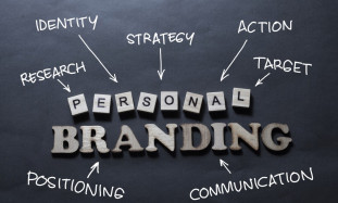 Kā izmantot vizuālo saturu, lai pastiprinātu personīgo zīmolu: 5 radošas stratēģijas profesionāļiem.