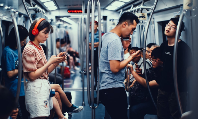 Kā izmantot sociālās tīmekļa vietnes efektīvai darba meklēšanai